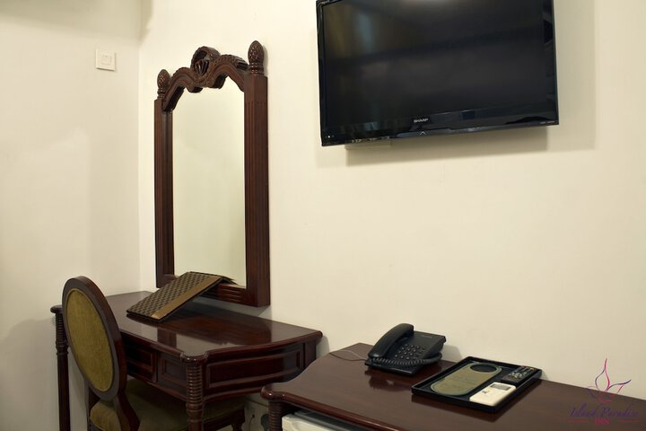 Room 4 of 40
