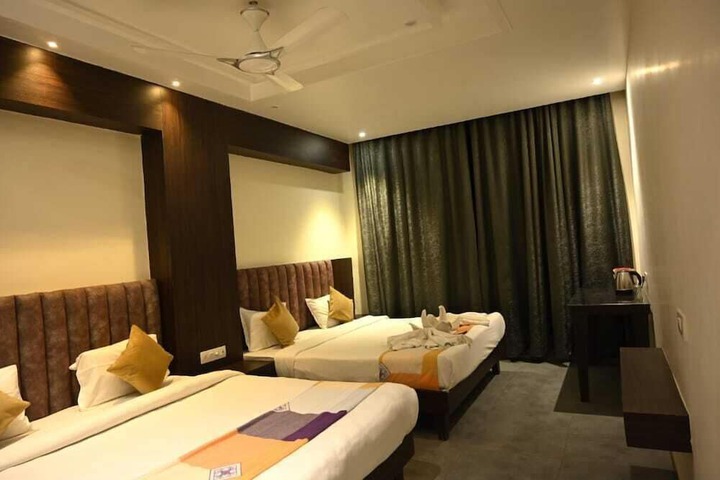 Room 12 of 23