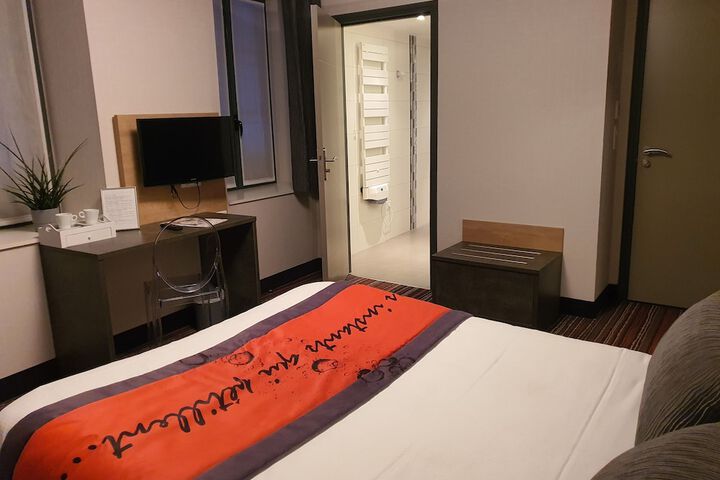 Room 8 of 37