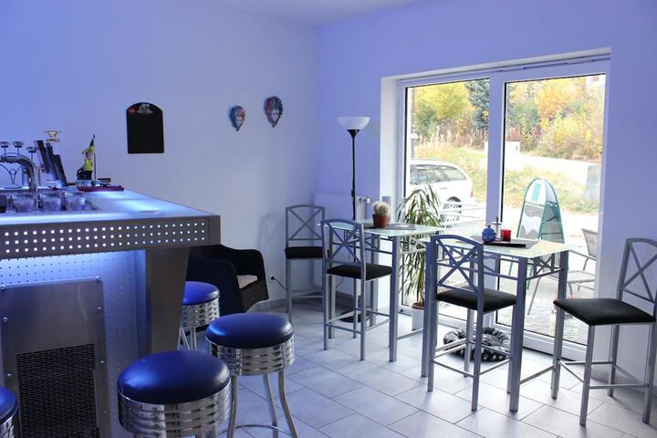Lounge 38 of 65