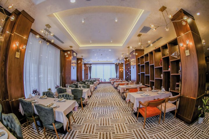 Dining 18 of 24
