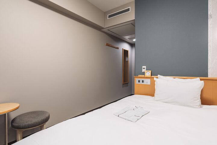 Room 13 of 76
