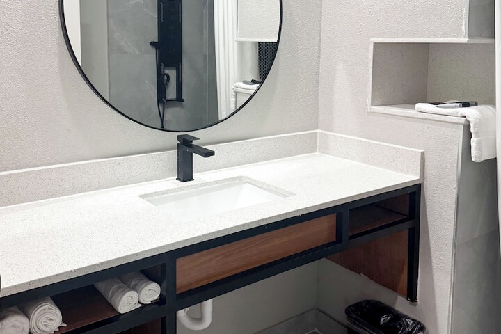 Room 10 of 20