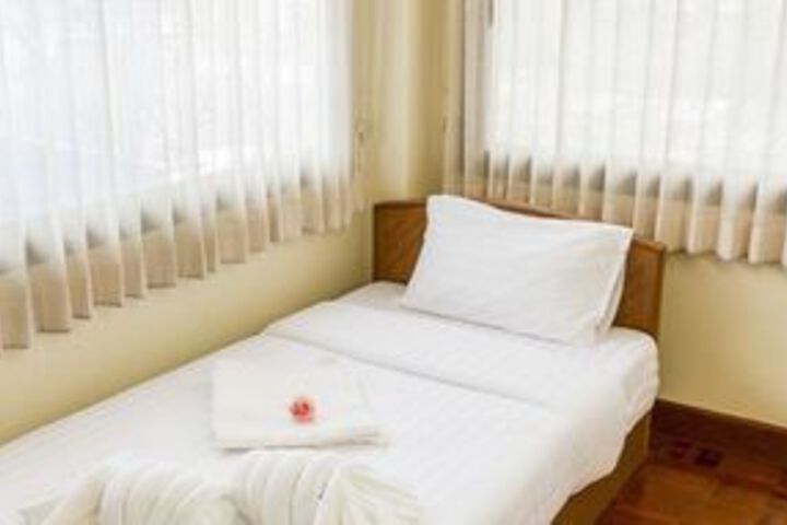 Room 13 of 33