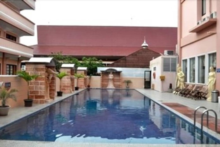 Hotel Pool