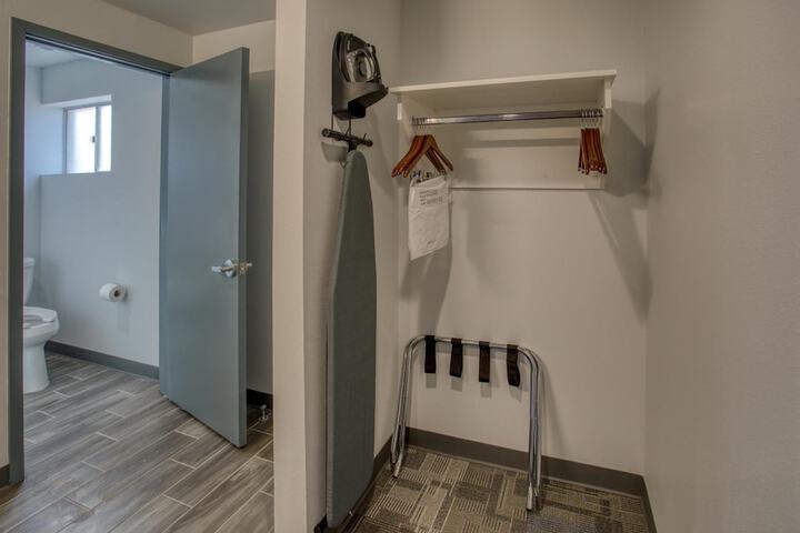 Room 13 of 38