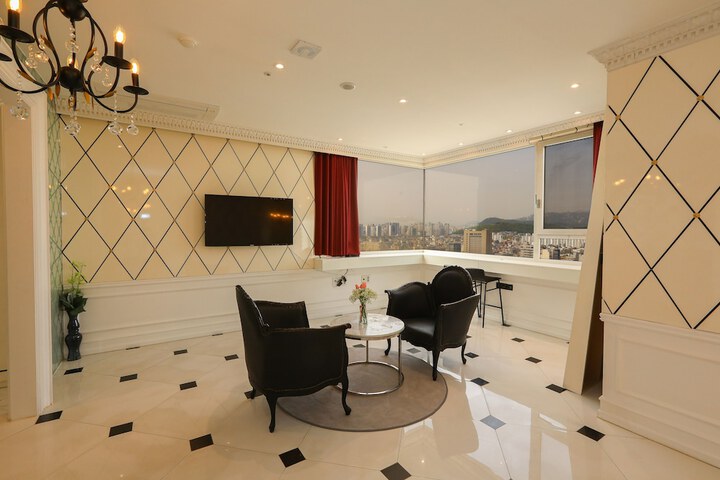 Room 10 of 59