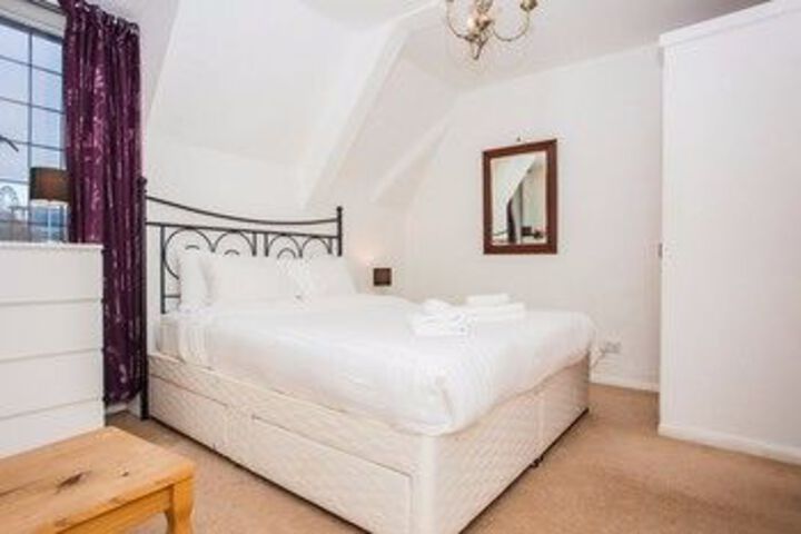 Room 9 of 23