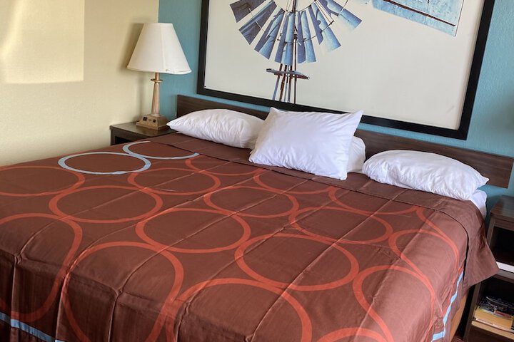 1 King Bed (8 of 9)