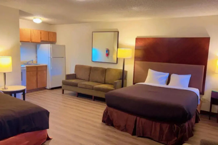 Room 5 of 12
