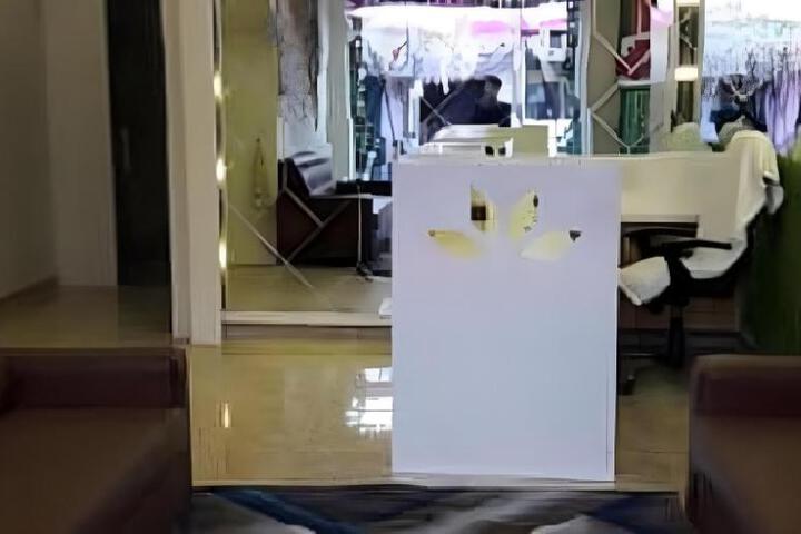Hotel Frontier