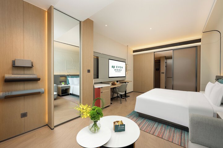Room 6 of 53