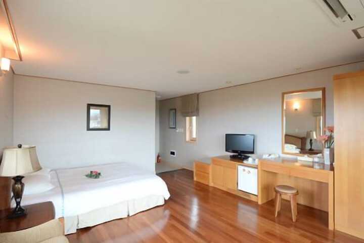 Room 7 of 49