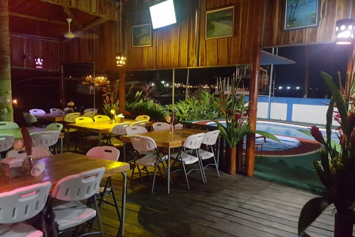 Dining 4 of 40