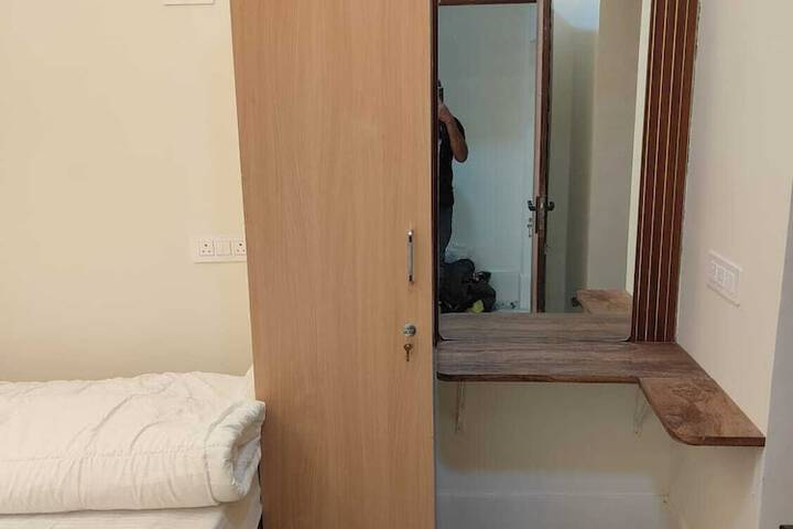 Room 6 of 32