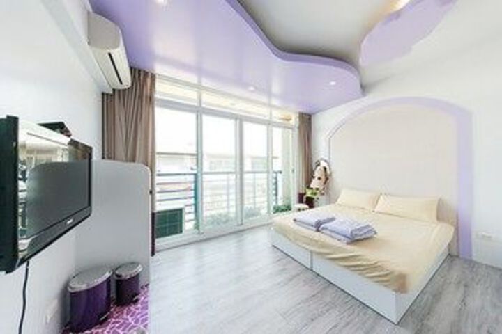 Room 9 of 28