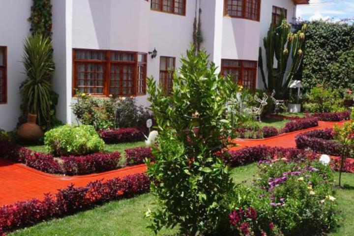 Photo of Hotel & Bungalows Villa Valencia