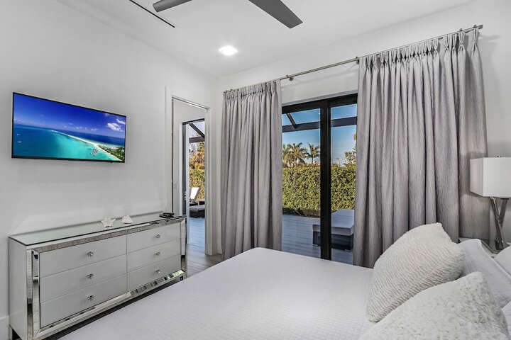 Room 10 of 42