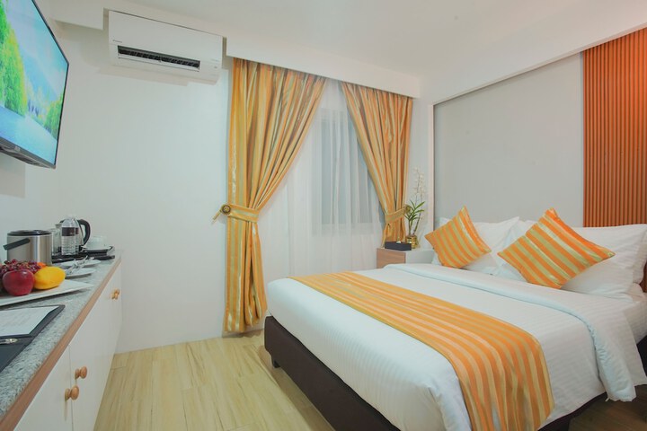 Room 4 of 33