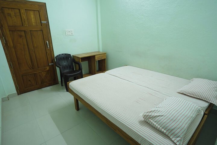 Room 4 of 28