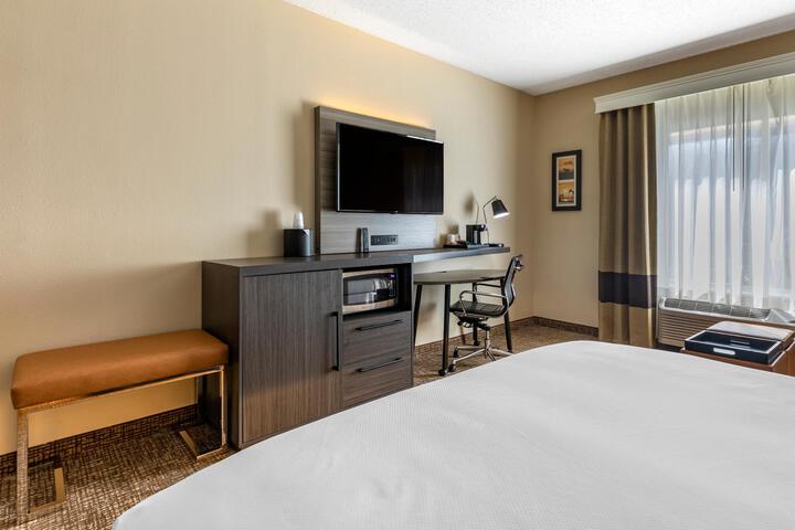 Standard | King Bed (10 of 17)