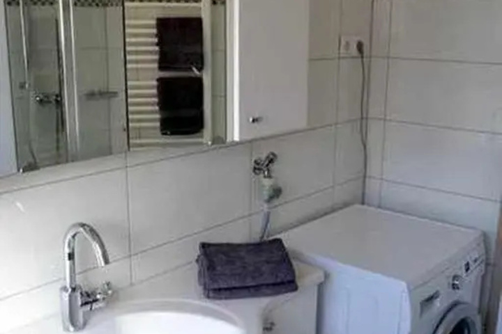 Room 10 of 17