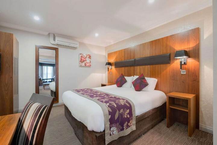 Room 13 of 52