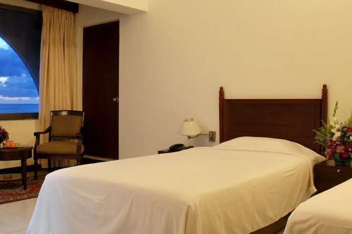Room 13 of 31