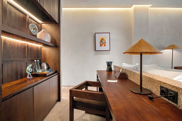 Room 13 of 44