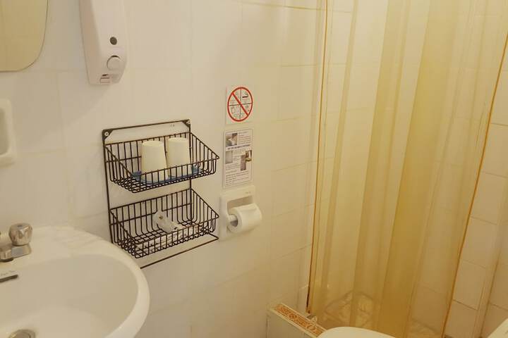 Room 11 of 34