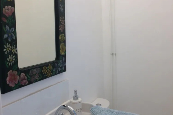 Room 8 of 16