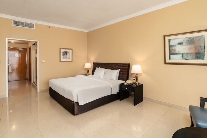 Room 9 of 30