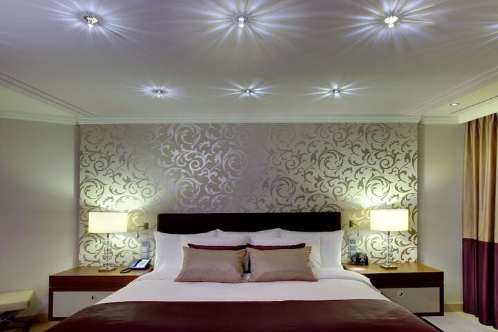 Room 18 of 152