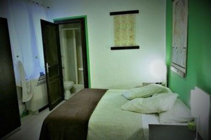 Room 13 of 22