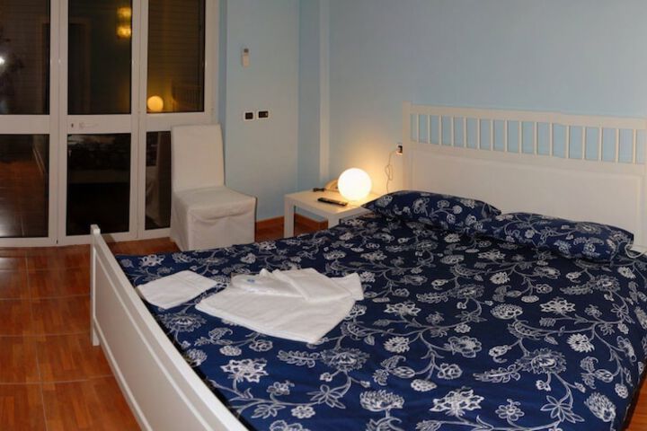 Room 6 of 75