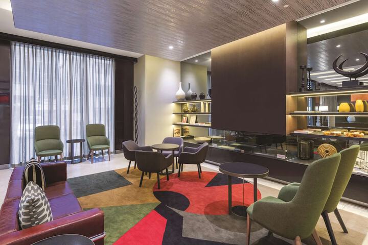 Entrance & Lobby