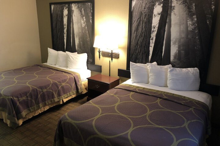 1 Queen Bed (21 of 26)