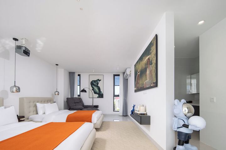 Room 45 of 107