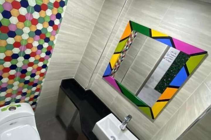 Room 11 of 28