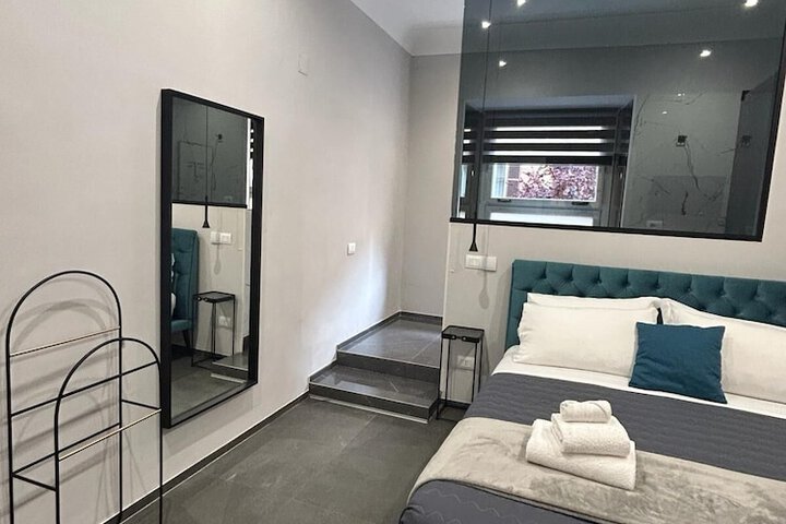 Room 17 of 28