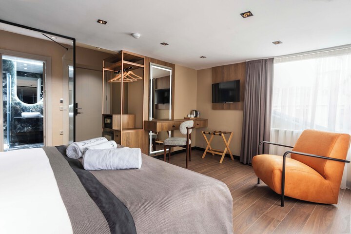 Room 8 of 56