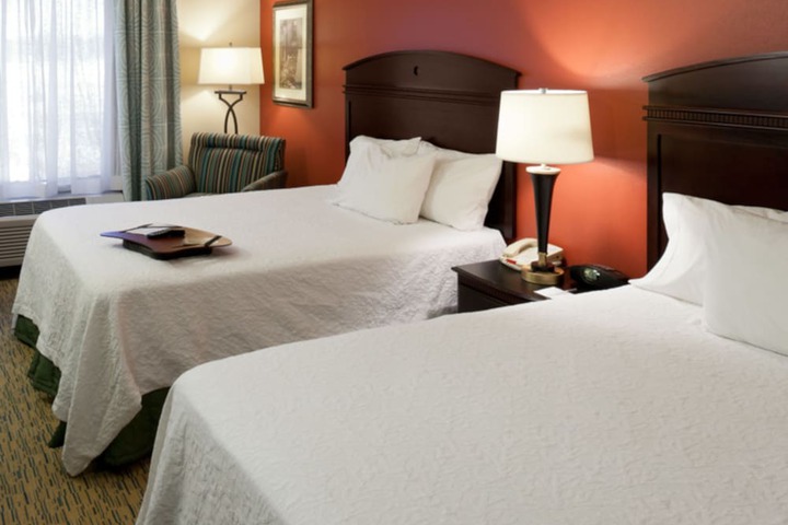 2 Queen Beds (18 of 24)