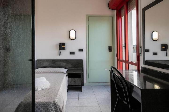 Room 7 of 38