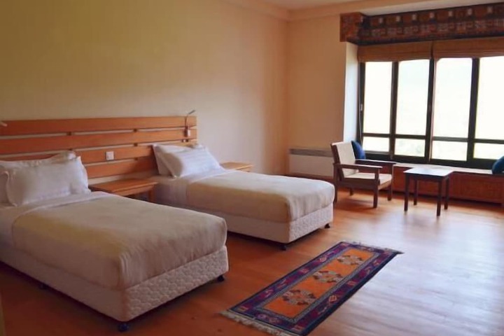 Room 6 of 33