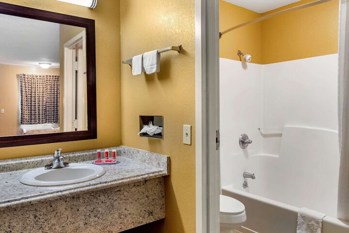Room 20 of 28