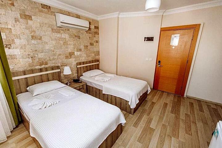 Room 17 of 27