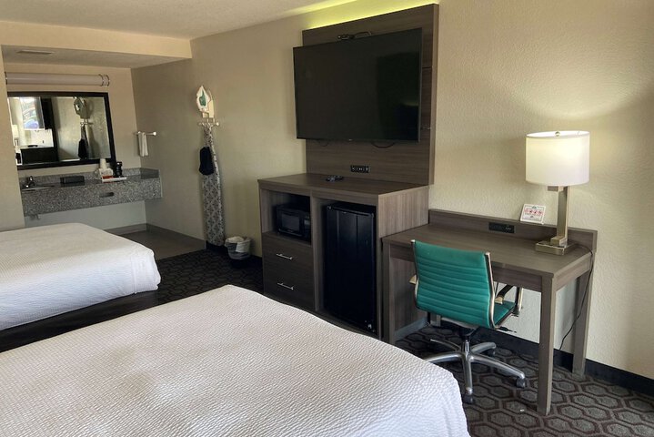 2 Queen Beds (2 of 20)