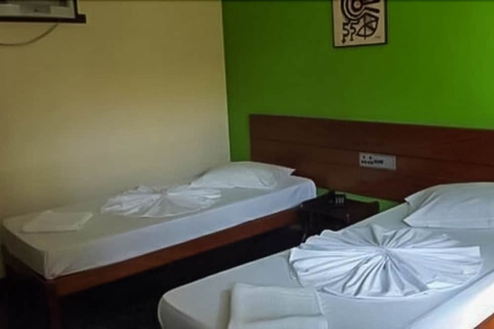Room 4 of 27
