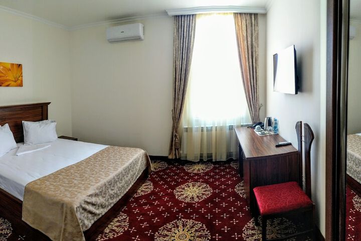 Room 6 of 32