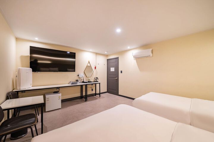 Room 108 of 142